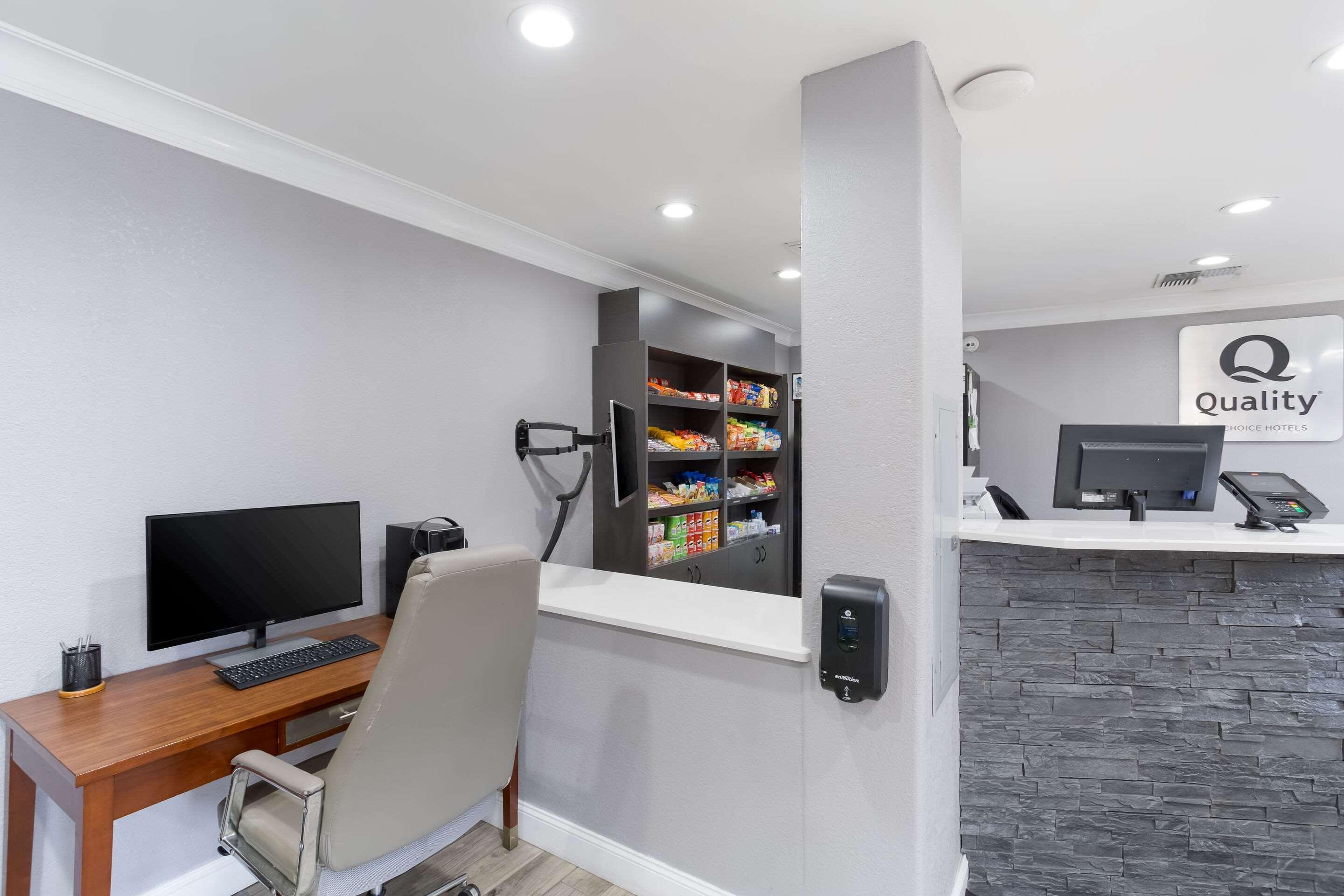 Quality Inn Redding Near I-5 Екстер'єр фото