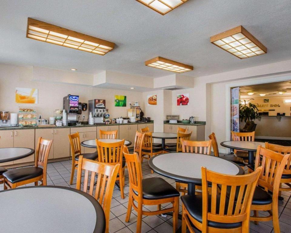 Quality Inn Redding Near I-5 Екстер'єр фото