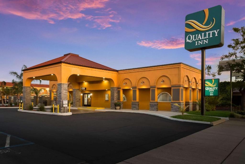 Quality Inn Redding Near I-5 Екстер'єр фото